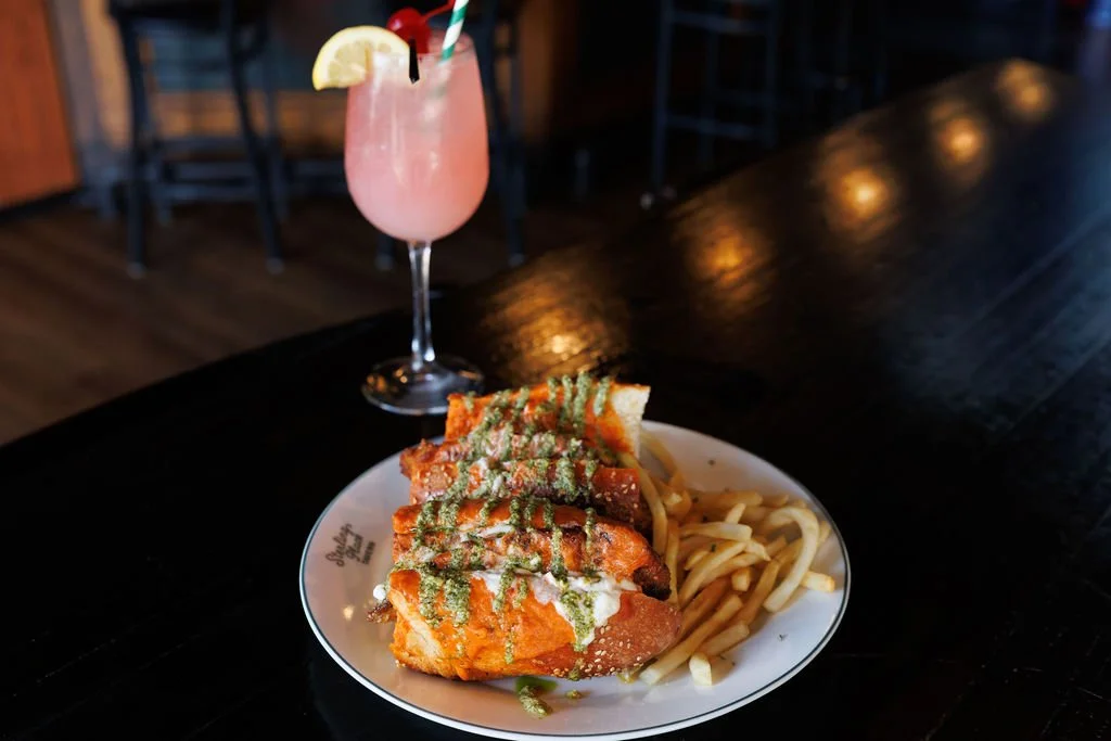 TheSterlingPlaceTavernBuffalomamaDrewcutletsandwich.jpg