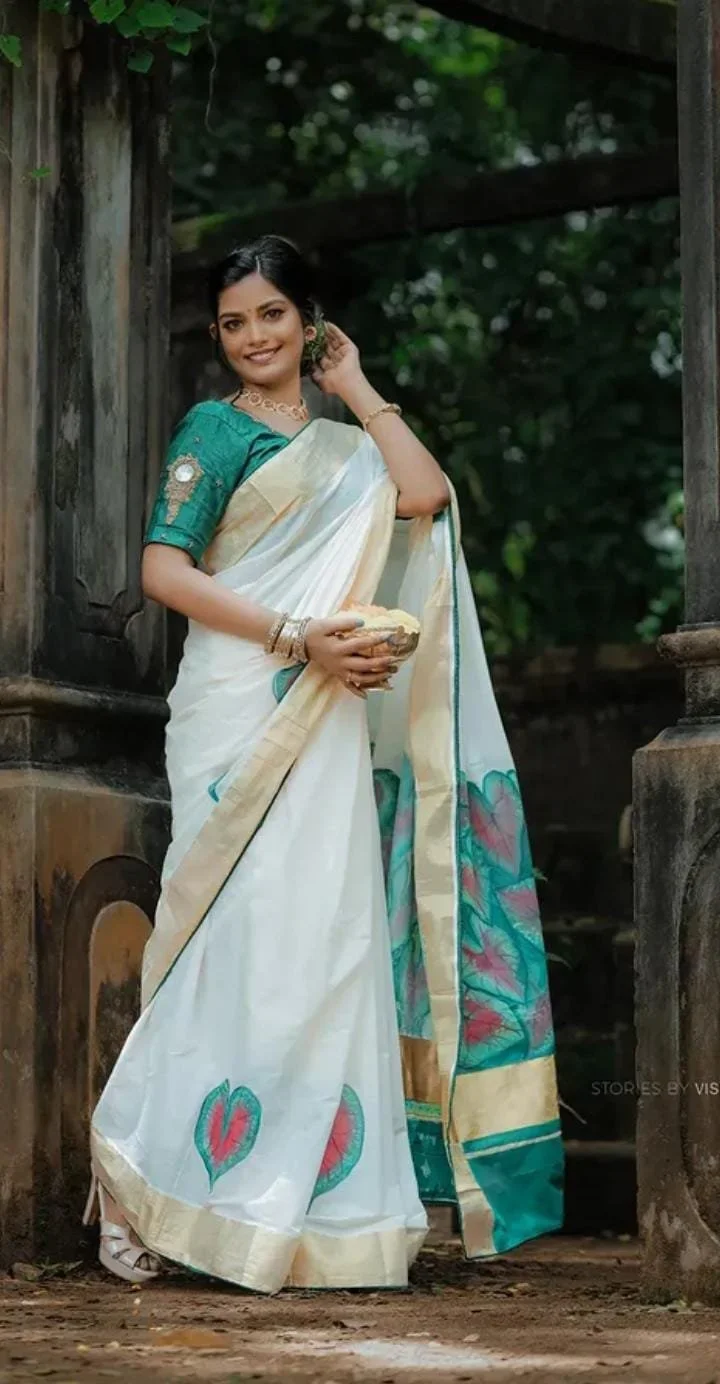 Tropical Sacred Heart Leaf Kasavu Saree