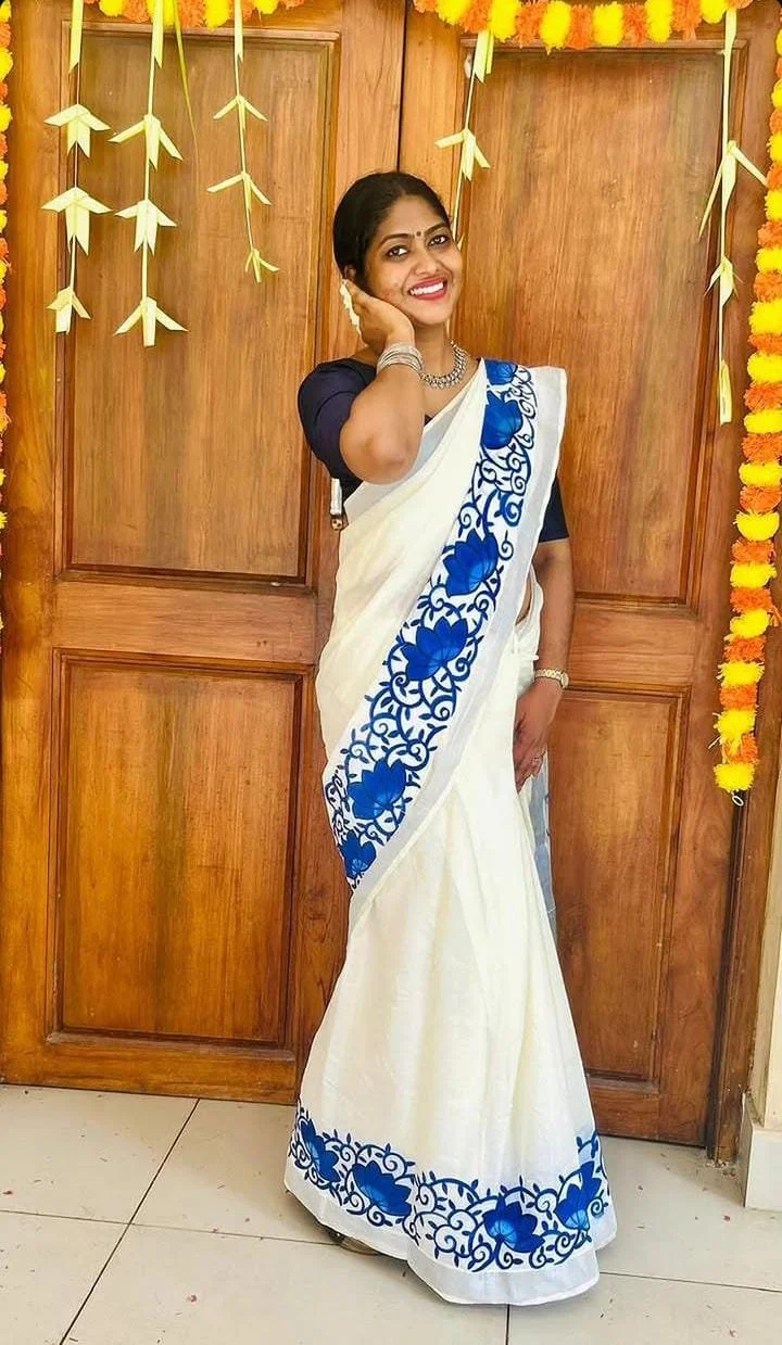 Blue Lotus Doodle Silver Kara Saree