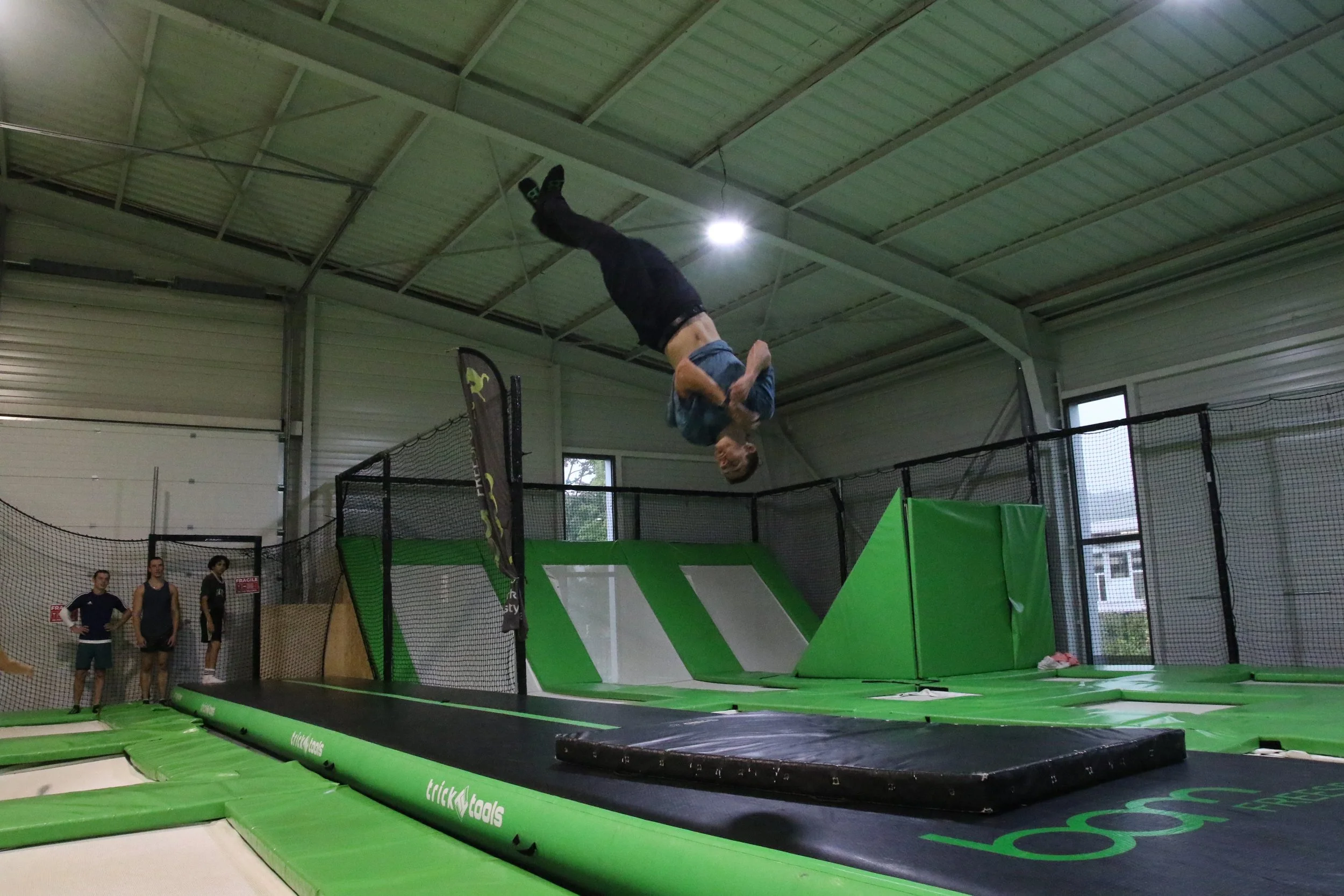 Exercice sur trampoline : une pratique ludique et accessible
