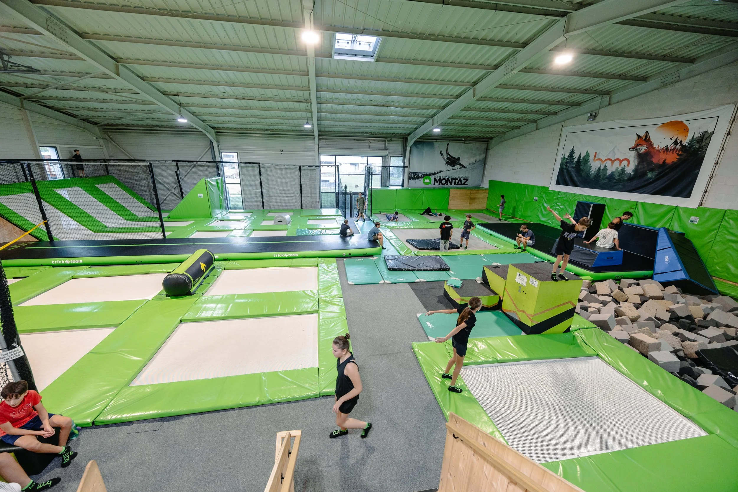 Enfants à la recherche des œufs de Pâques à BAM FREESPORTS CHA%BÉRY