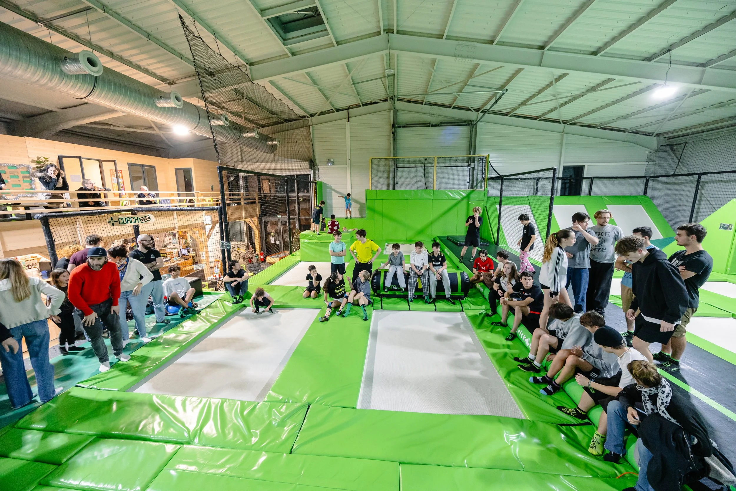       
  
    Retour en images de la BAM NIGHT 6  La BAM NIGHT 6 s’est déroulée le vendredi 12 décembre à BAM Chambéry et vous étiez tellement à y assister 🤯  Et oui, vous étiez près de 60 à être présents lors de la BAM NIGHT 6 et ça s’est ressenti 