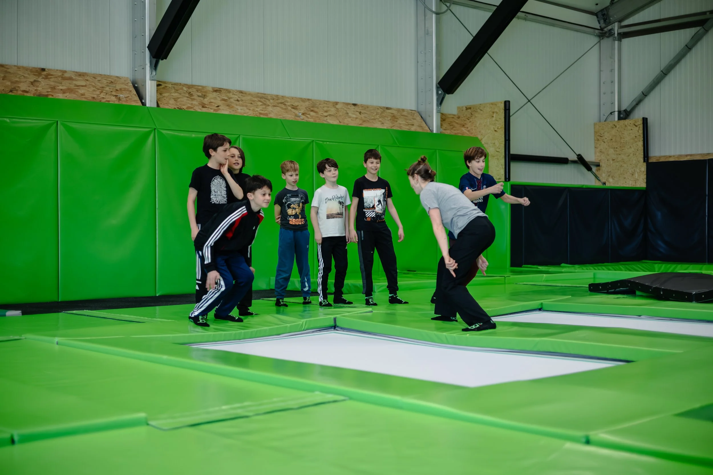 Enfants en course lors d'un jeu organisé pour un anniversaire à BAM FREESPORTS Annecy