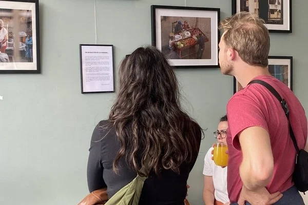 “Rostros del Caribe” y “En un Balcón de la Habana”: dos viajes se unen en una expo fotográfica en Bruselas
