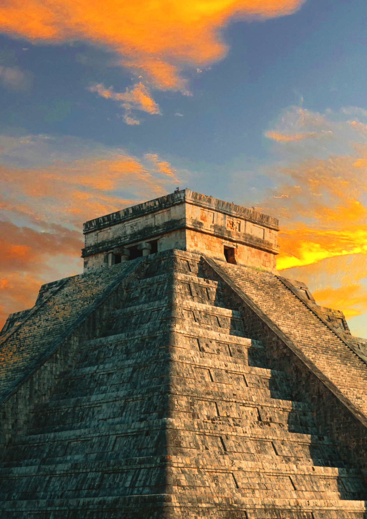 Die Kukulcán-Pyramide bei Sonnenuntergang als kraftvolles Symbol für die Entdeckung der eigenen Lebensaufgabe im Matrix-Dossier des Soul Spa Berlin. Die Pyramide steht für das Fundament und das Erklimmen der eigenen Lebensaufgabe.