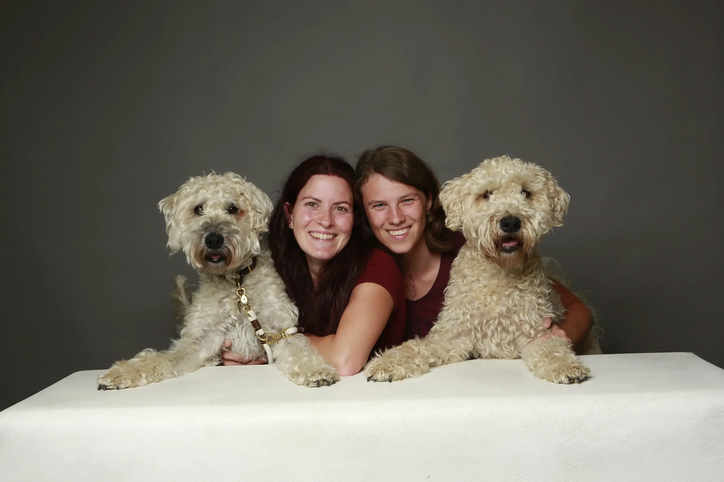 Billy und Samba mit Sarah und Sabrina