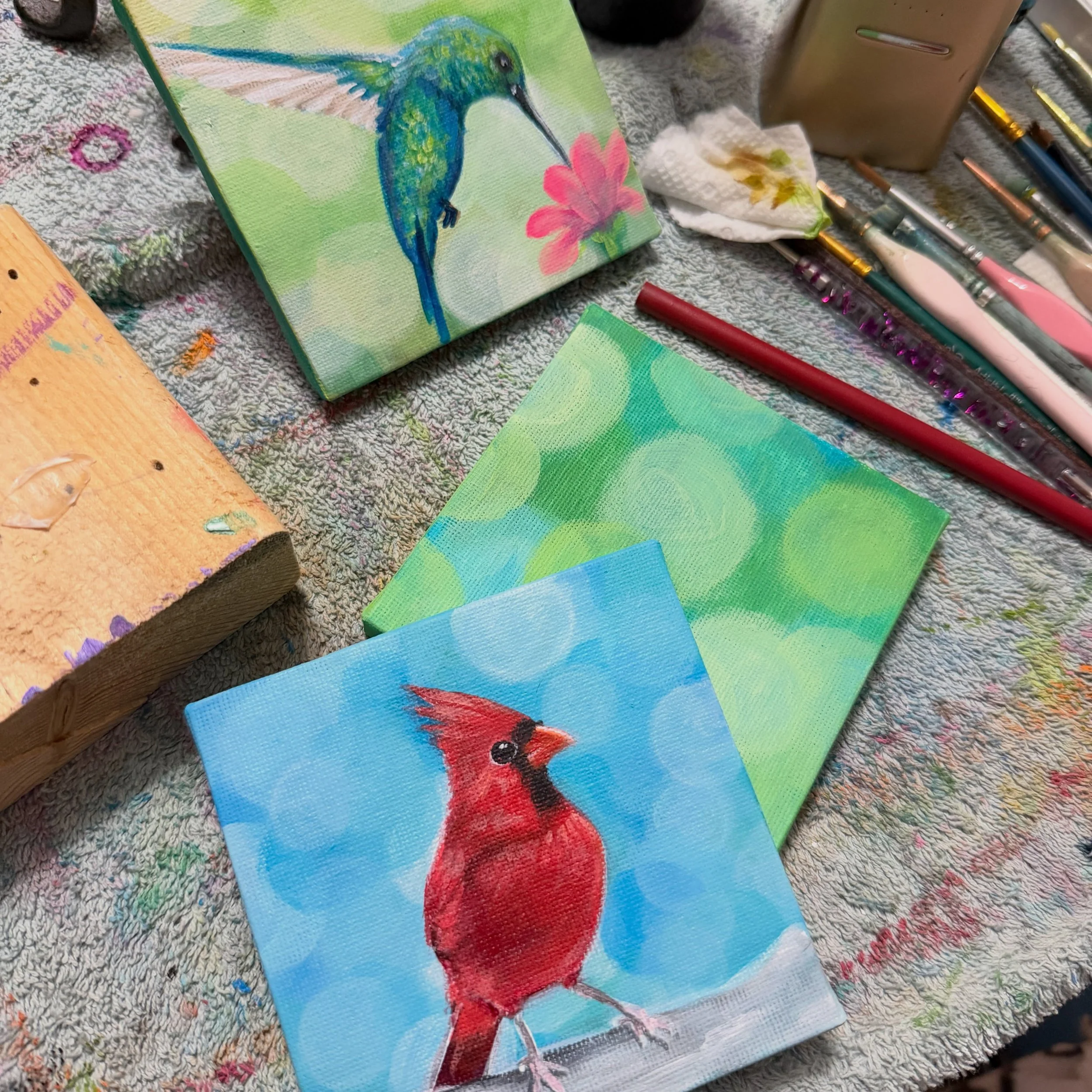 My ridiculously sweet daughter asked her teachers what their favorite birds were, and then told them that I would paint them pictures. I was not included in these conversations 😂 #hummingbird and #cardinal done! #eagle to go! #birdpainter #acrylicpa