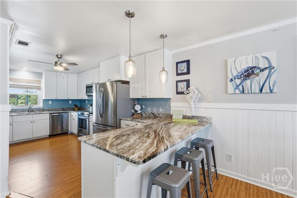 10 CENTER TERRACE KITCHEN.jpg