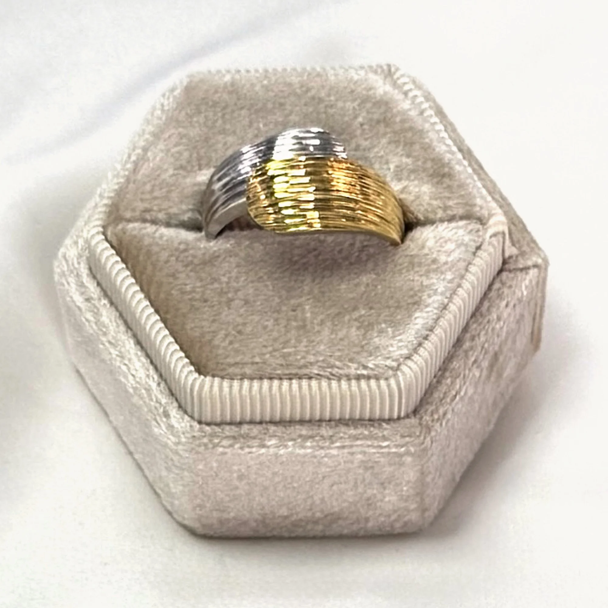 Overlapping Bypass Textured Ring