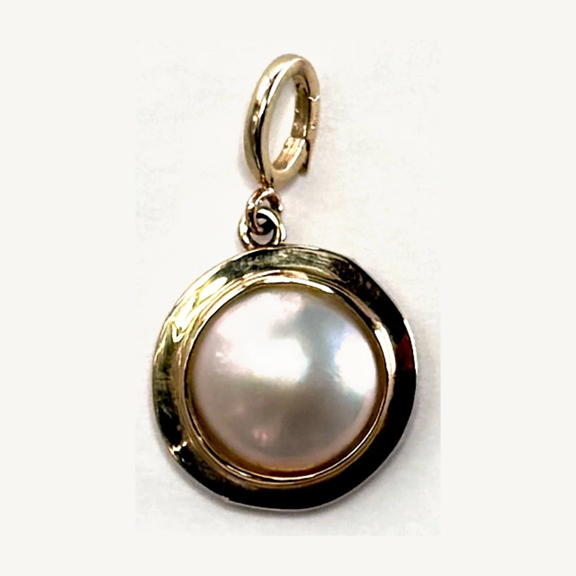 mabe-pendant-flat.jpg
