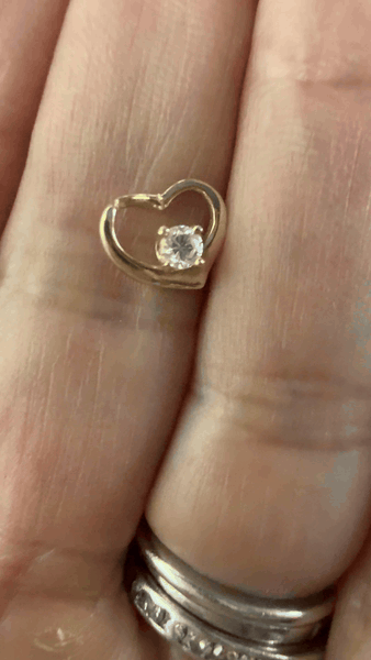 04-heart-pendant-sparkle-web.gif