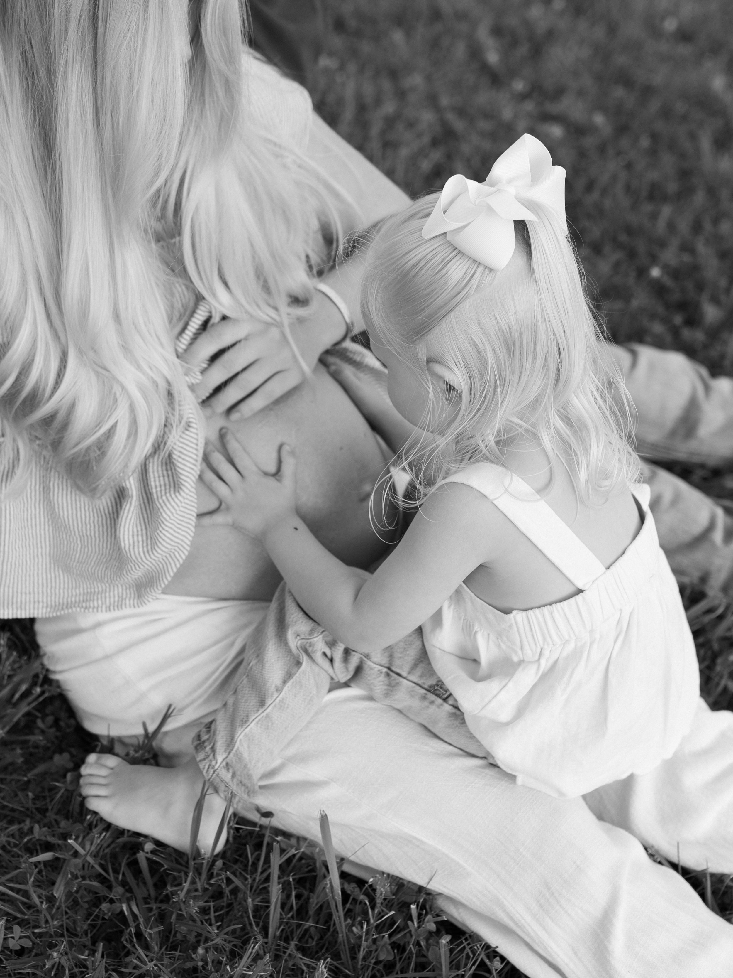 A few black &amp; white moments from the Inches&rsquo; last photo sesh as a family of three <333

#franklintn #franklintnmoms #franklintnfamilyphotographer #franklintnmaternityphotographer #middletnphotographer