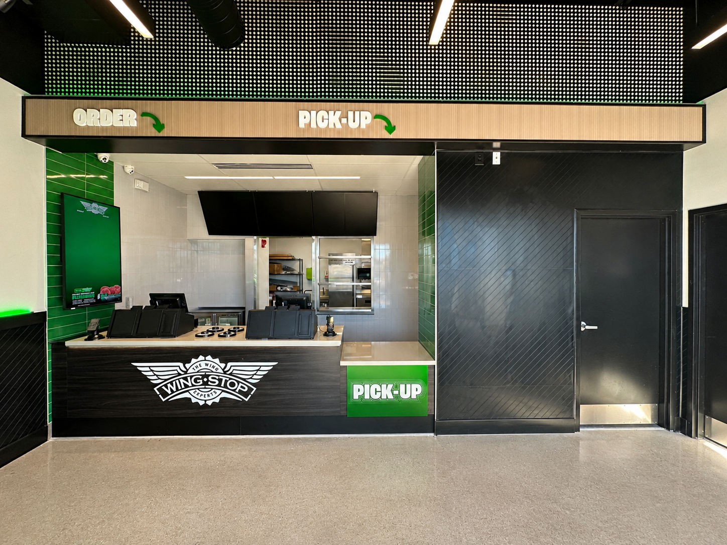 Wingstop Order and Pickup Counter.png