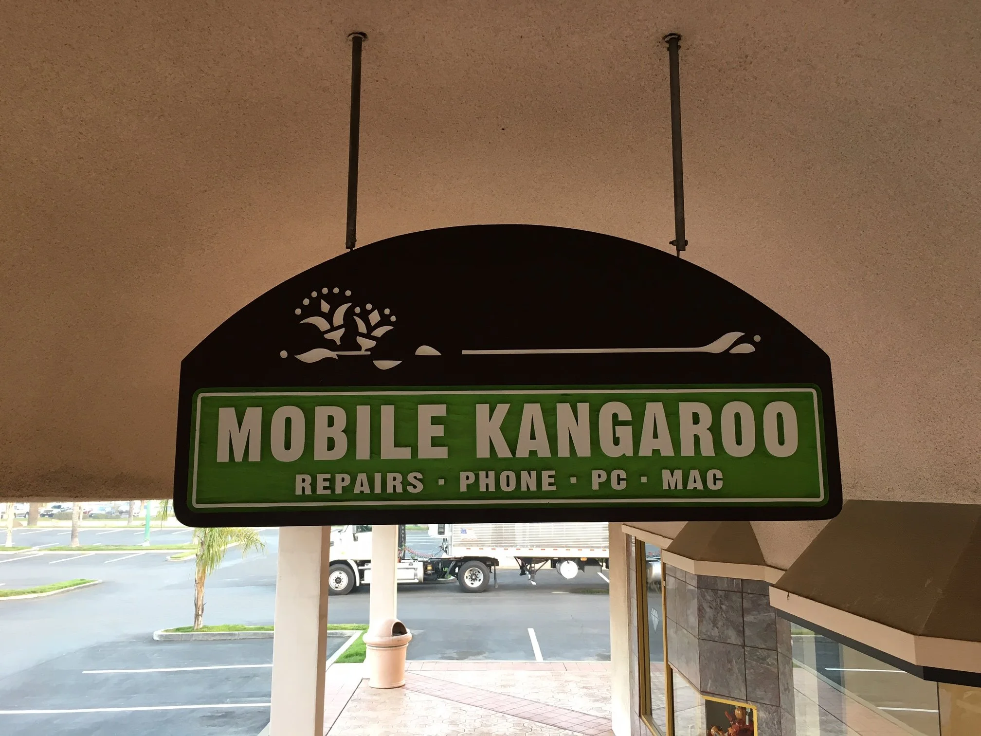 MOBILEKANGAROO.JPG
