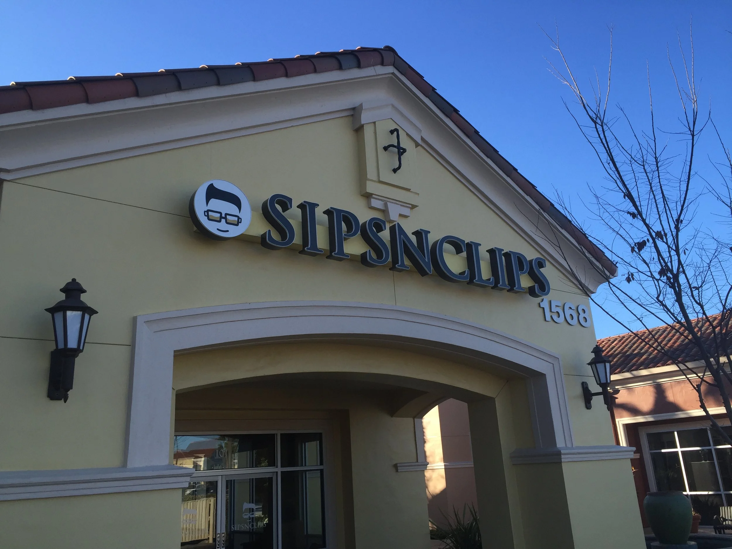 SIPSNCLIPS.JPG