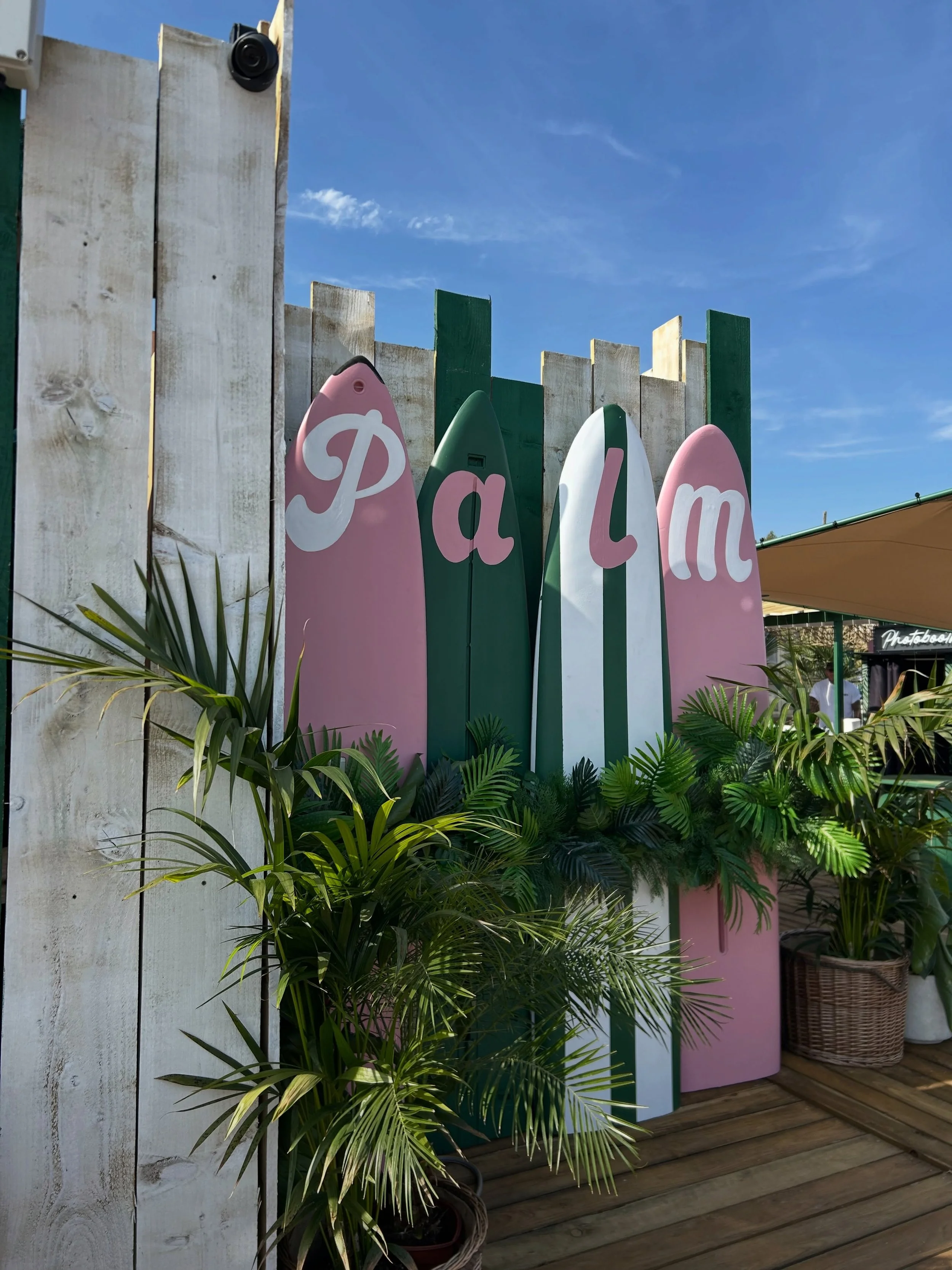 Such a cool project I had the pleasure of collaborating on from last week!! This might be my favourite canvas so far?! 

P A L M freehand branded lettering painting onto these stunning surfboards - how dreamyyy!! More photos to come from the couple o