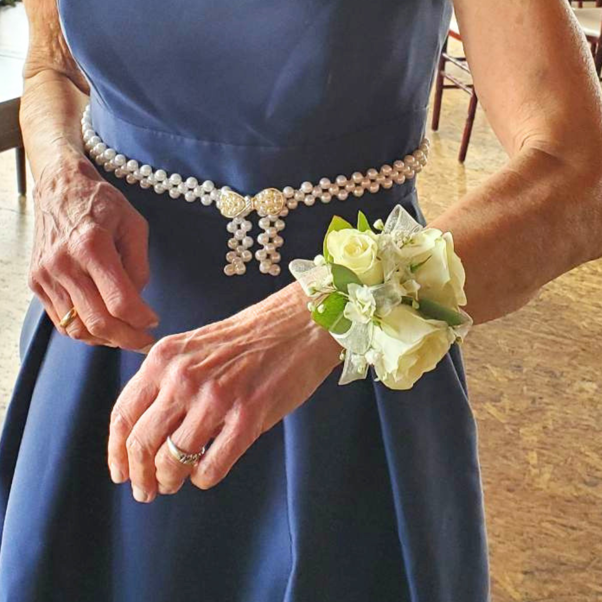 Elastic Wrist Corsage