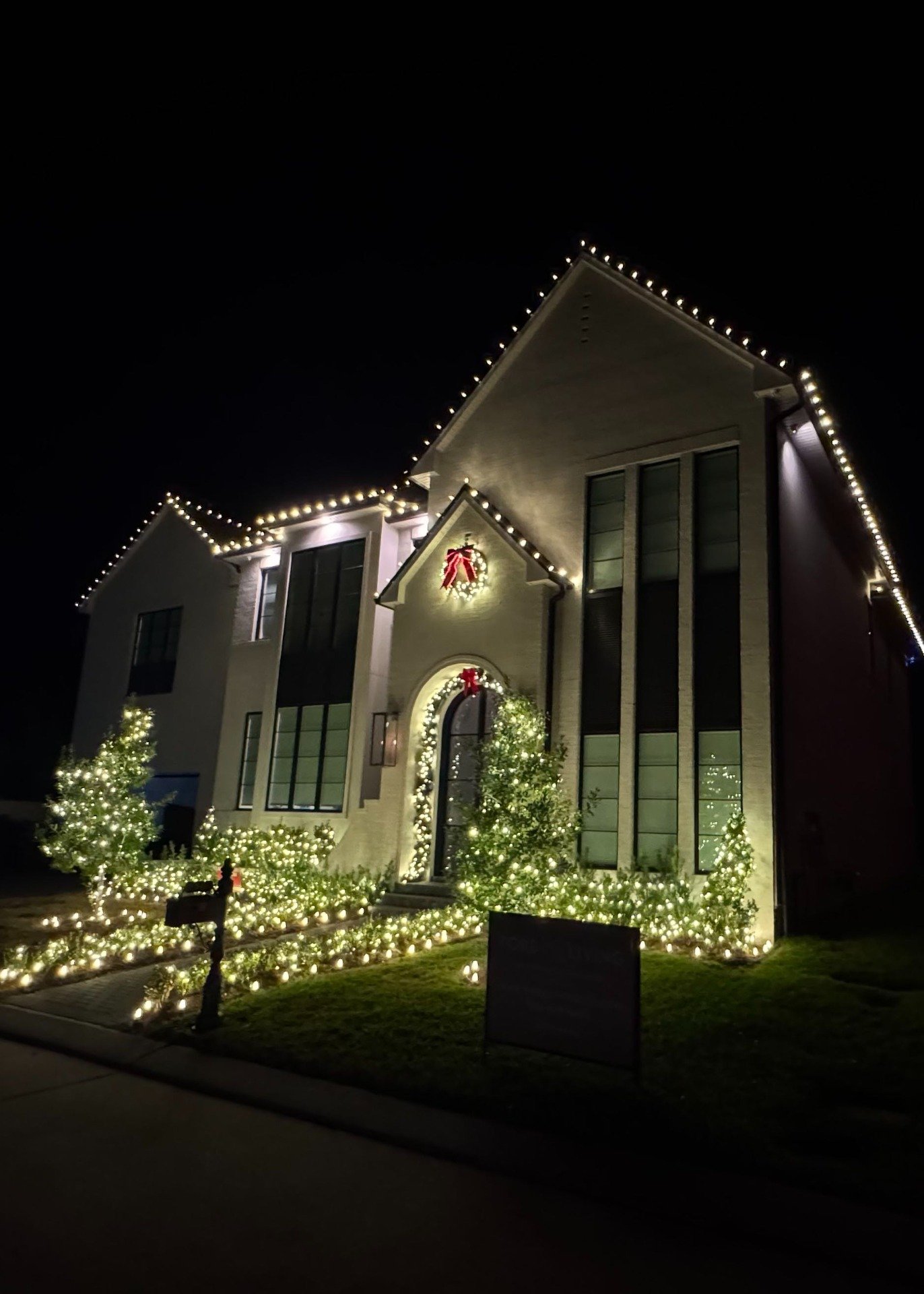 Best Christmas light installation on a modern Orlando Dr. Phillips home