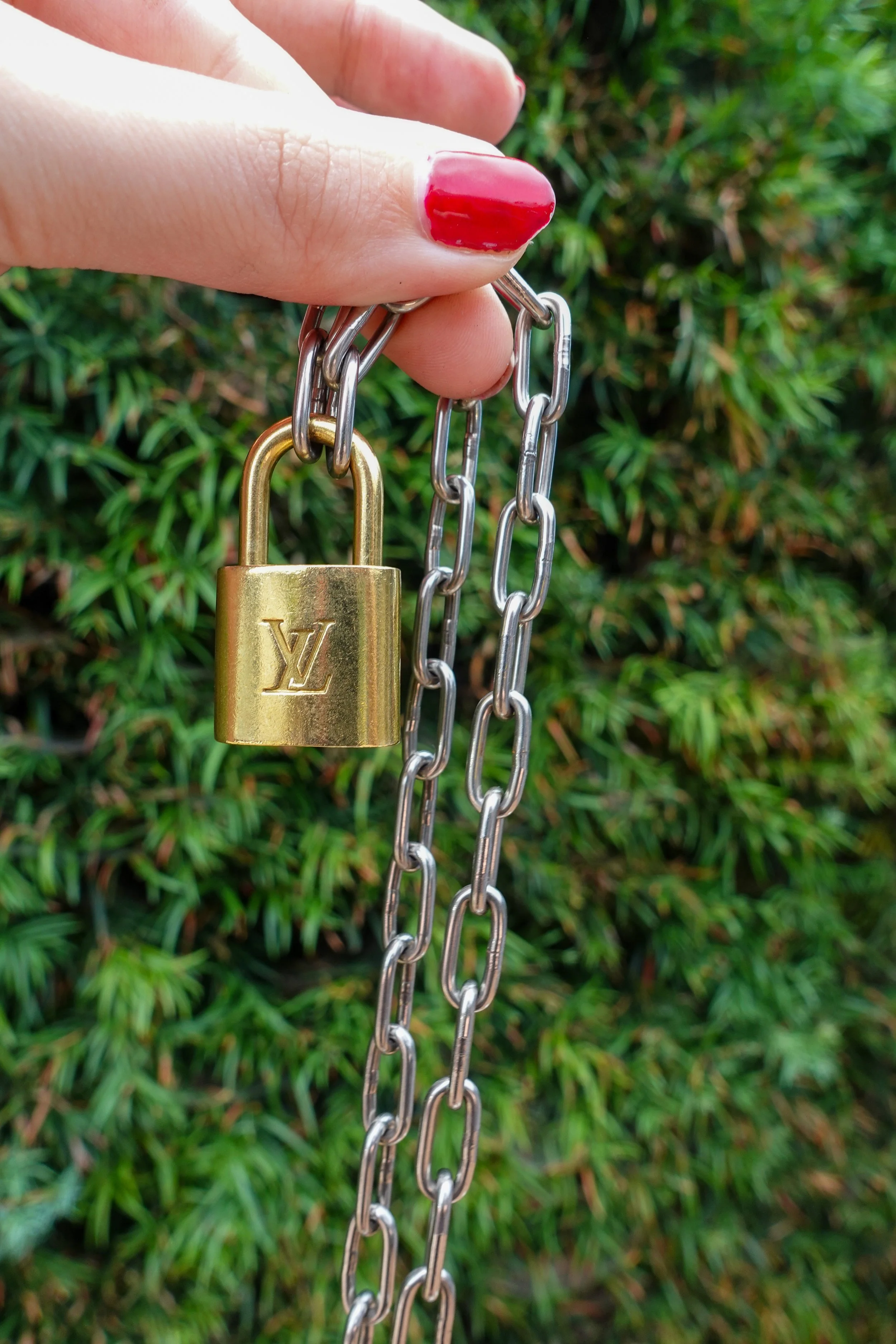 Stainless Steel Chain Locking Pendant Necklace