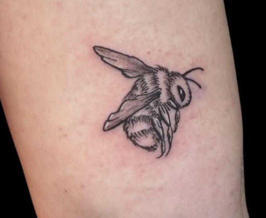 Tattoo of a bee on skin