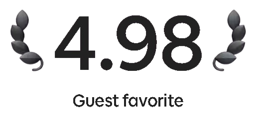 Image showing a score of 4.98 with black candle icons on each side and the words "Guest Favorite" below.