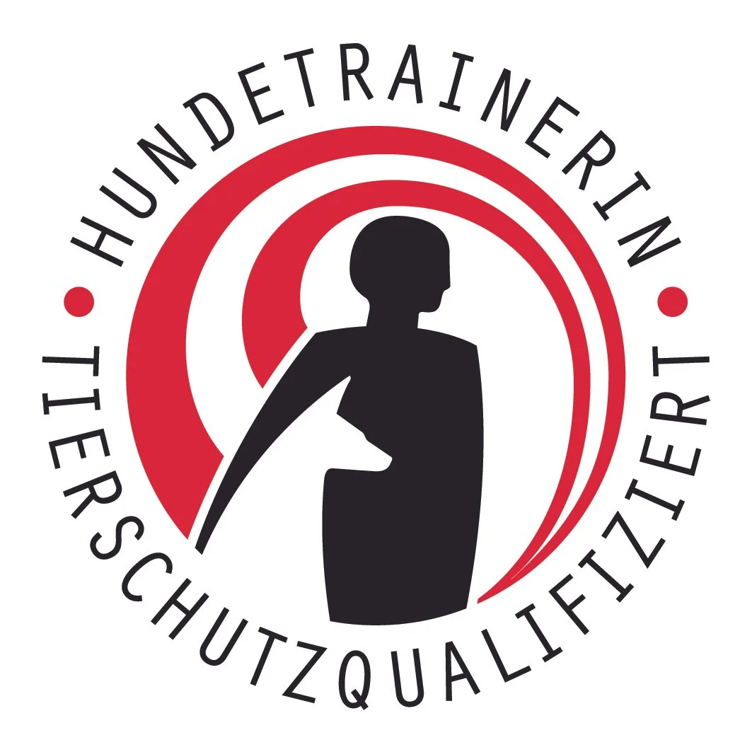 Logo mit einem schwarzen Migräne-Symbol, roten Kreisen und schwarzem Text 'HUNDERAINER IN TIER SCHUTZ QUALITÄT'