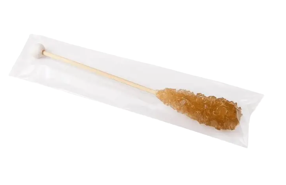 Pau de açúcar cristalizado âmbar, embalado individualmente, para adoçar chá e infusões.
