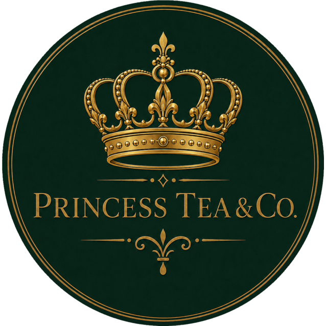Logotipo da marca Princess Tea & Co com uma coroa dourada e fundo verde escuro.