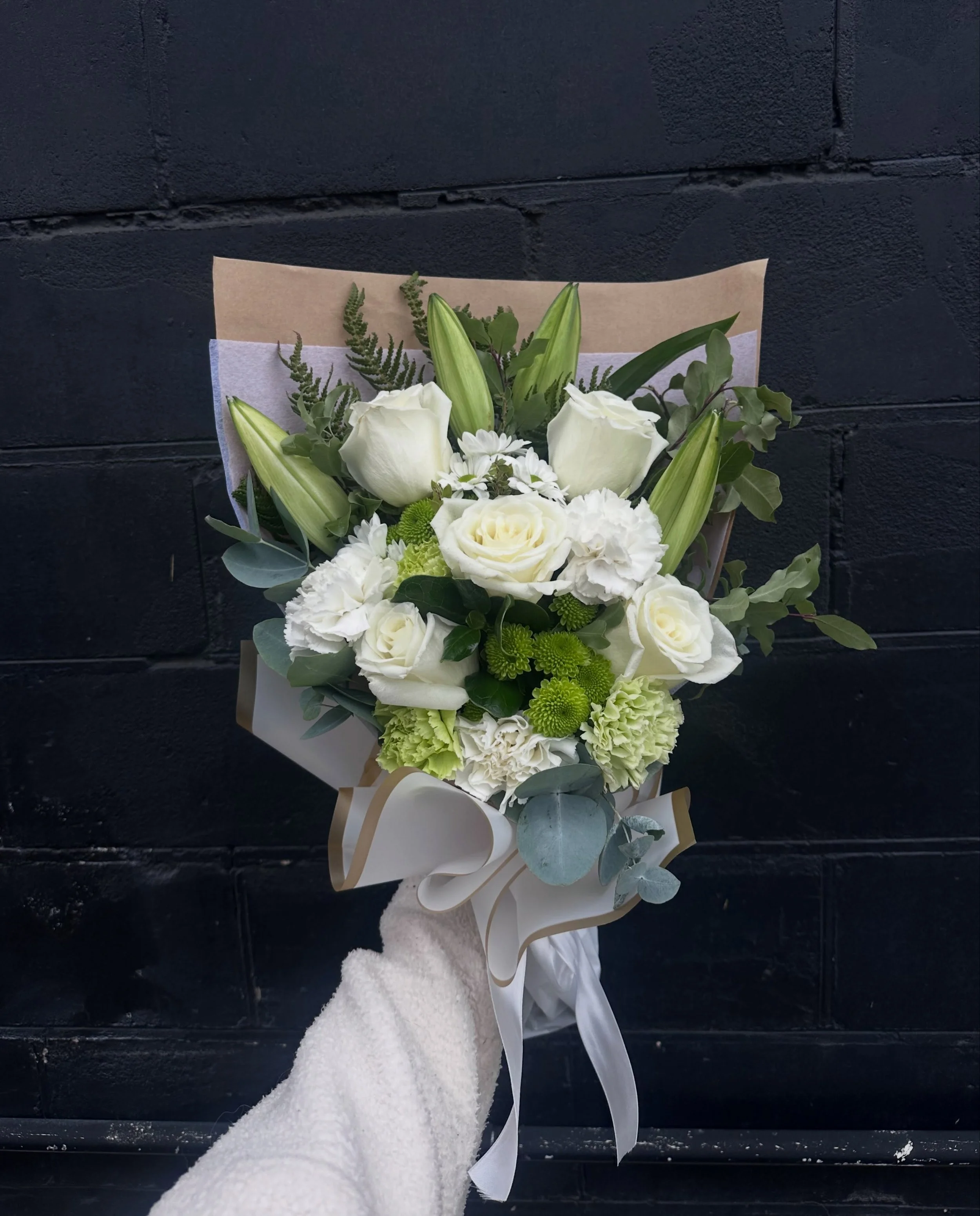 Nothing says elegance quite like white and green blooms. Never going out of style 🌿🤍

#hobartflorist #florist #hobartflowers