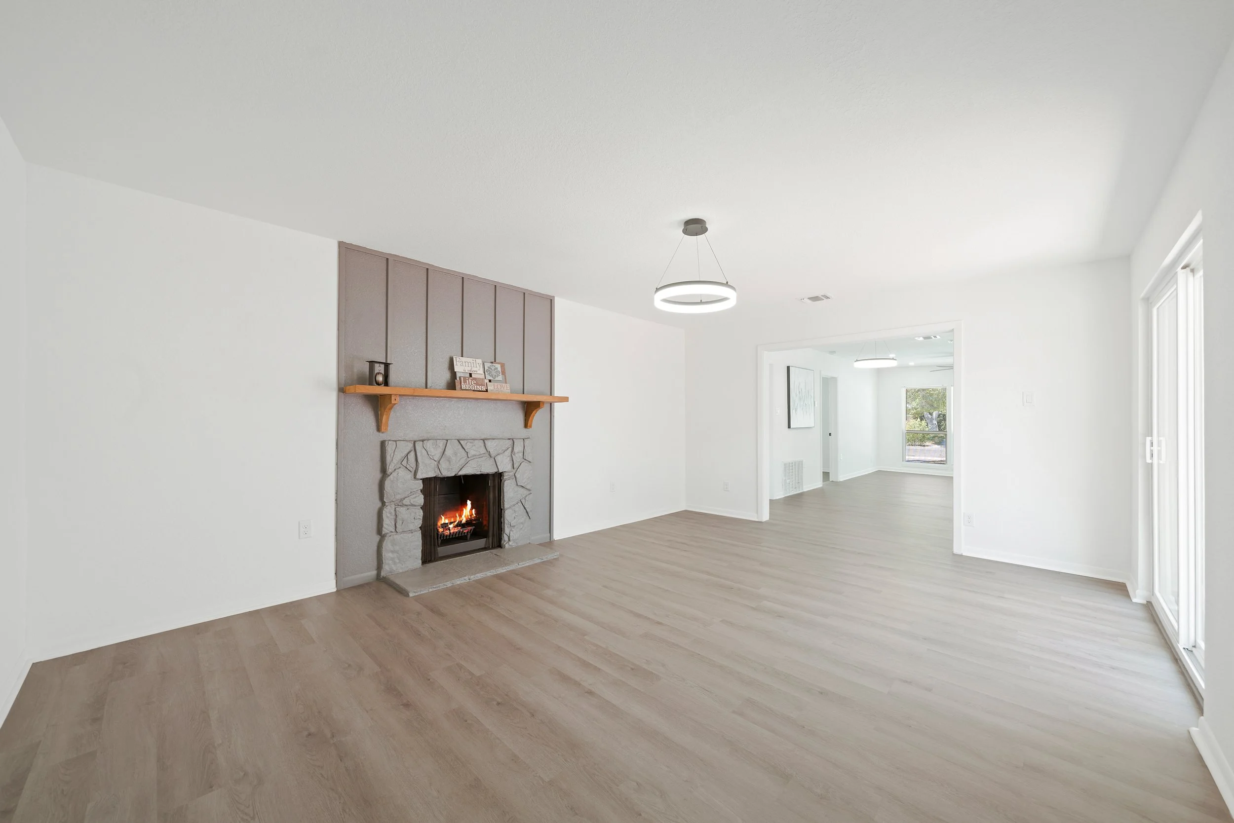 318 Sandalwood Lane-19.jpg