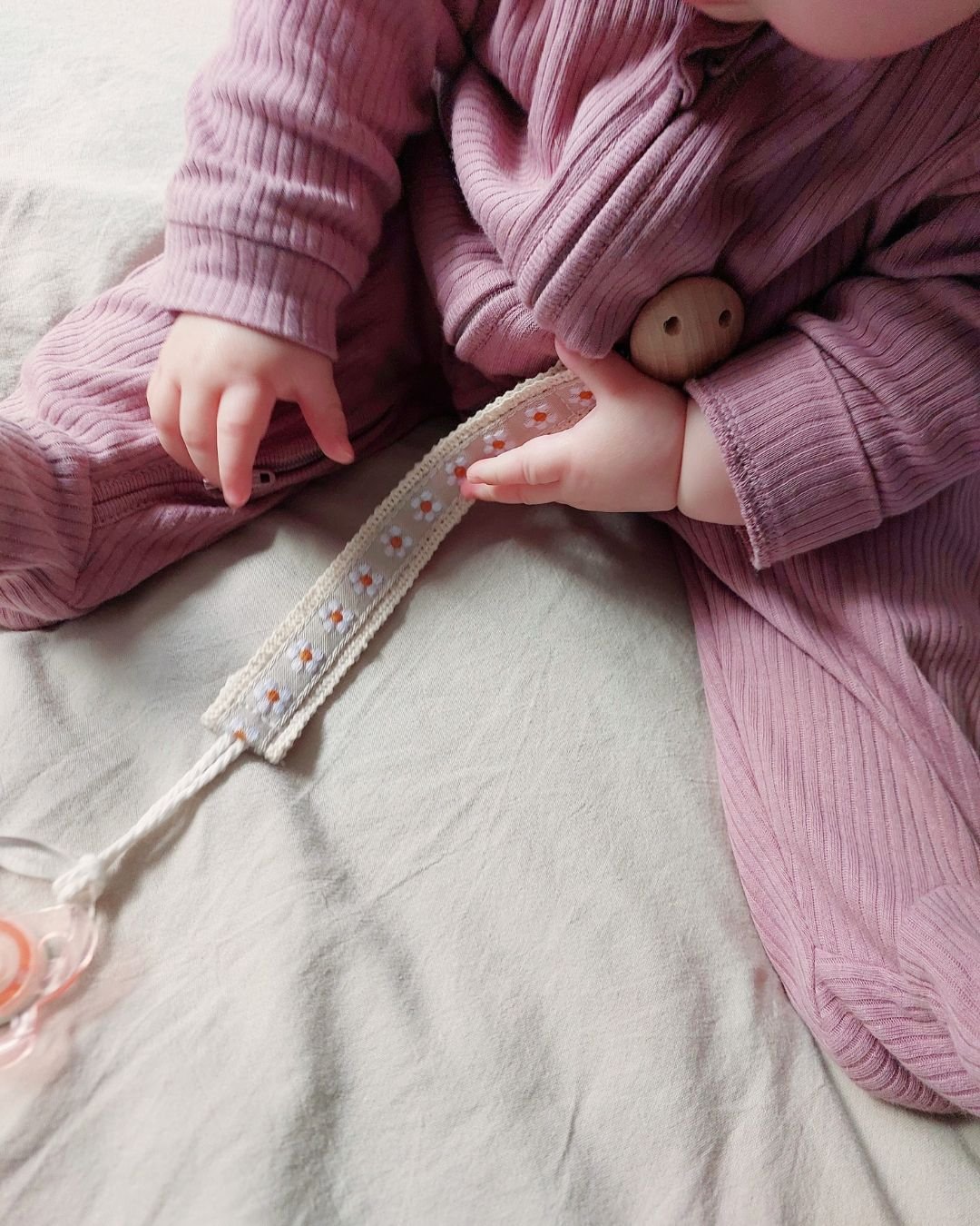 Daisy Pacifier Clip (1).jpg