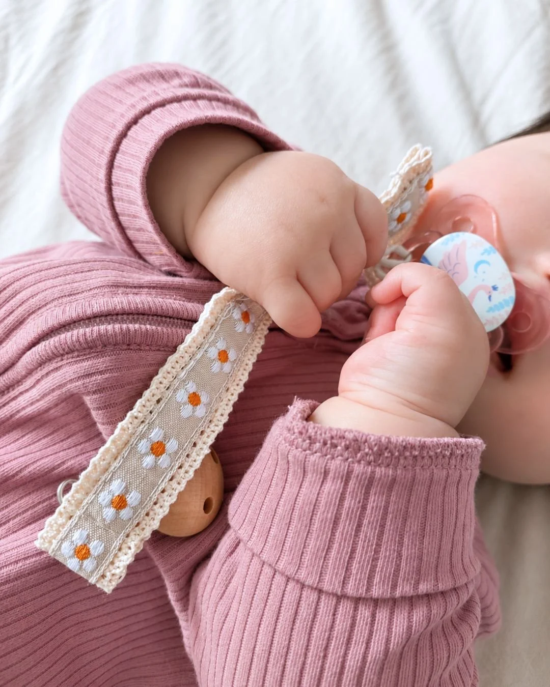 Daisy Pacifier Clip (4).jpg