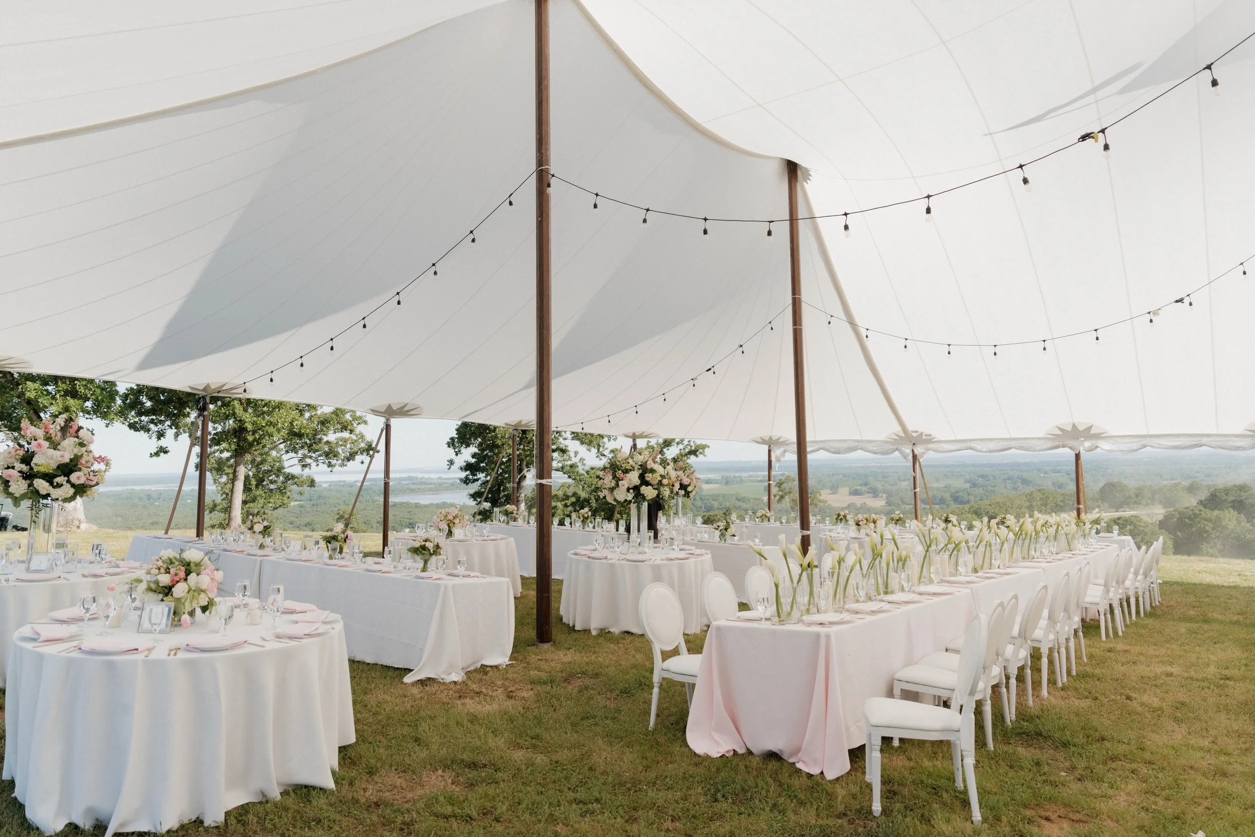 Had to share these gorgeous photos from Brooks &amp; Brook&rsquo;s Wedding🩷

&bull;&bull;&bull;
VENDORS
Planning: @malynmade 
Photography: @oddlotphoto 
Videography: @inthemomentproductionsofficial 
Florals: Stem &amp; Leaf
Venue: Private Property
D