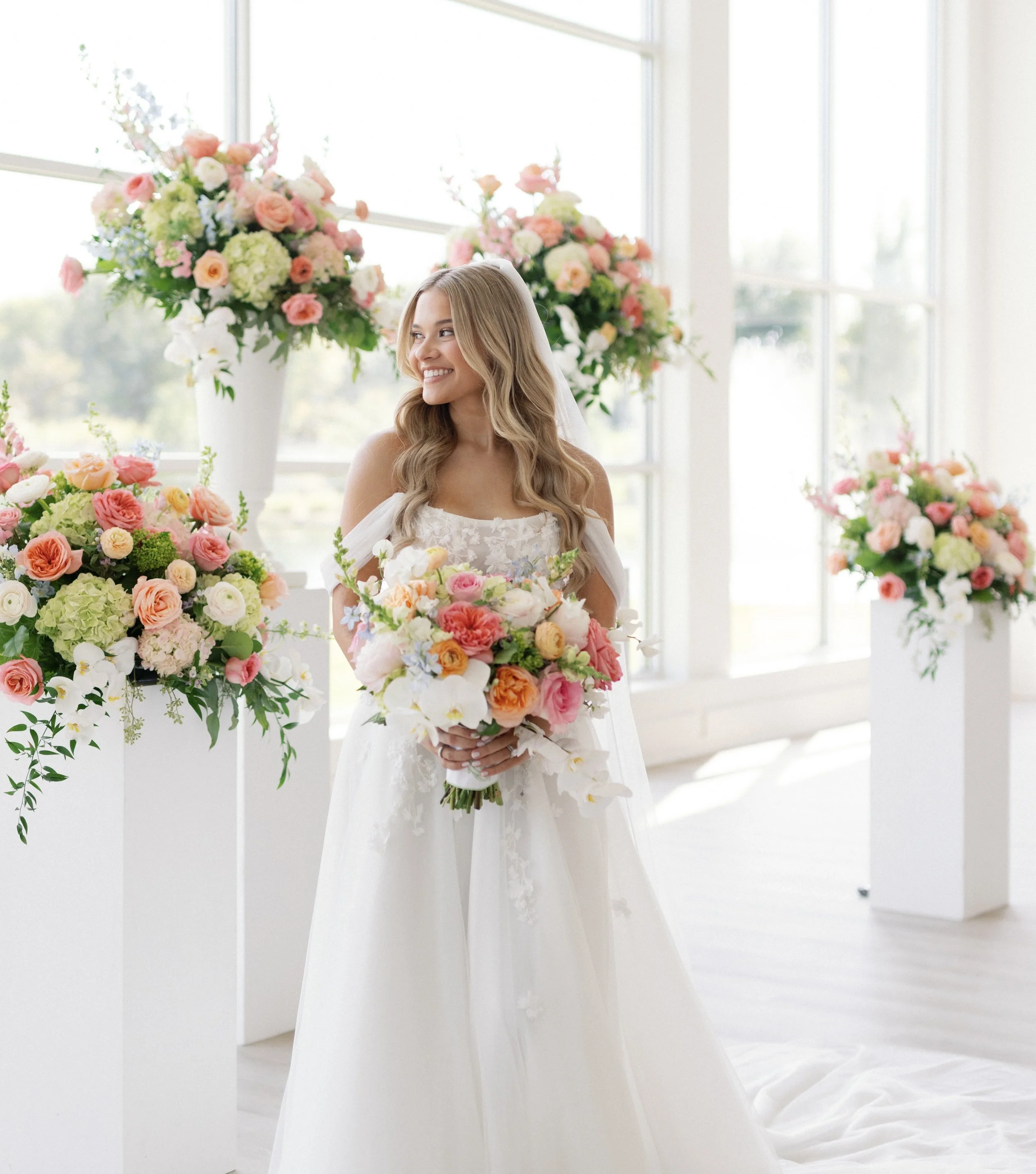 Can we please do more bridal portraits that highlight the ceremony backdrop? The ceremony goes by in a blink, so why not give these beautiful arrangements a little extra time to shine?💐 

VENDORS
Planners | @malynmade
Venue | @vinterratulsa 
Photogr