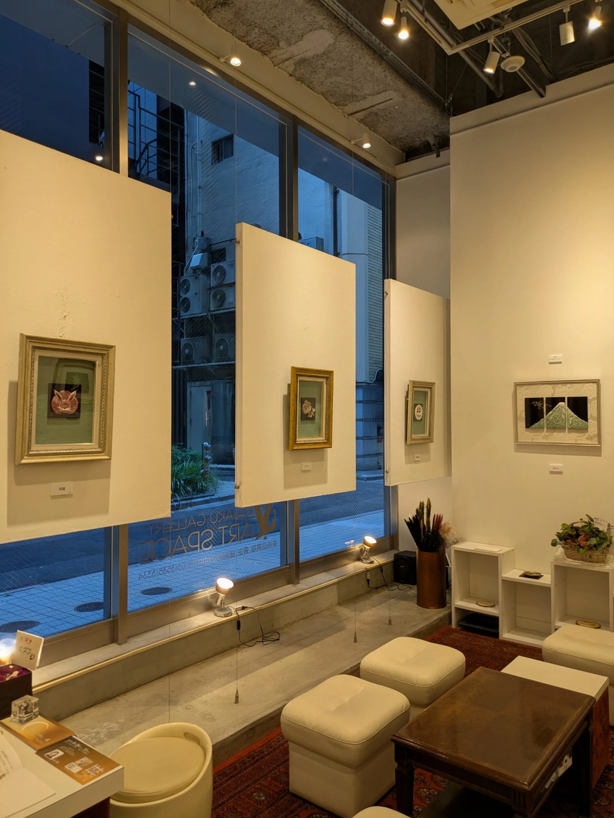 飛躍・うさぎ・永久花アート・個展風景.jpg