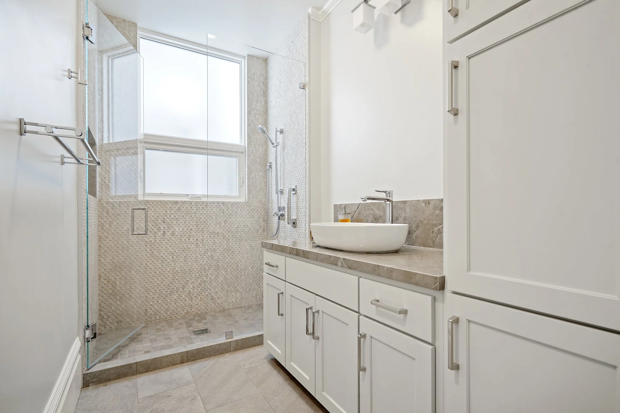 Vallejo St, Russian Hill — Bathroom