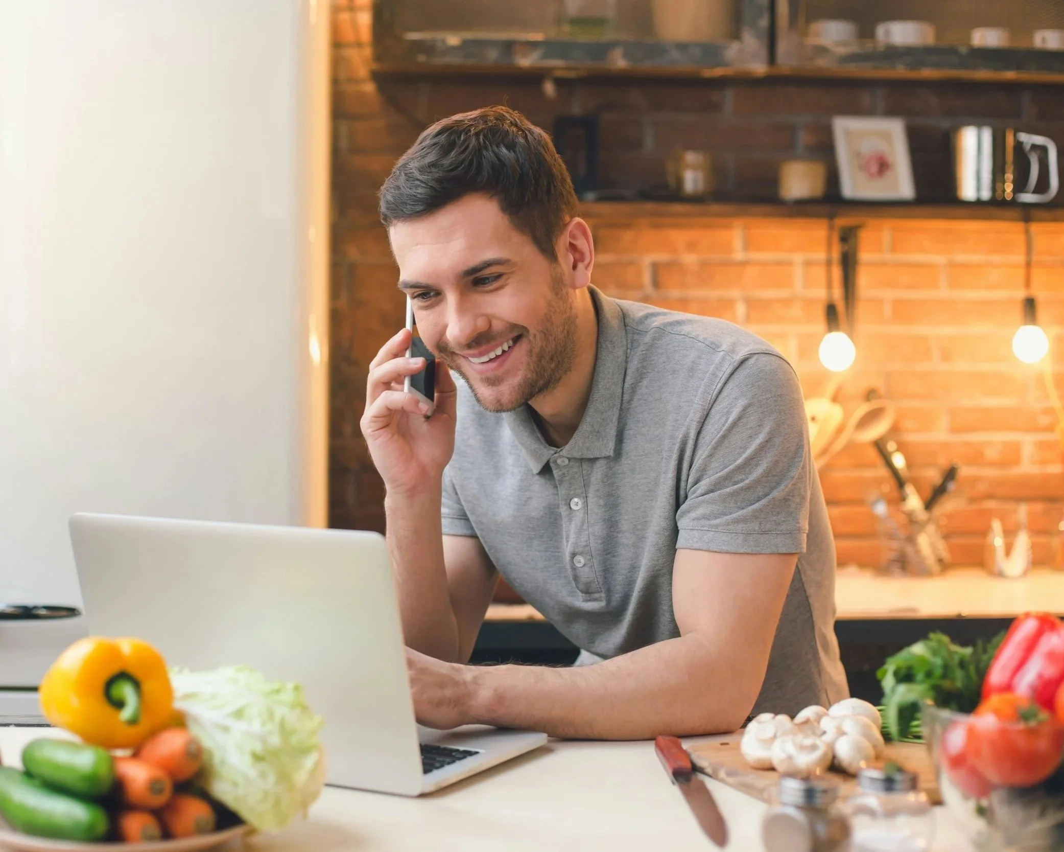 Hospitality customer ordering wholesale fruit and vegetables online