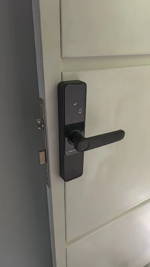 Cerrajeria Abrimos-Bucaramanga-cerradura-digital-inteligente-puerta-metalica.jpg