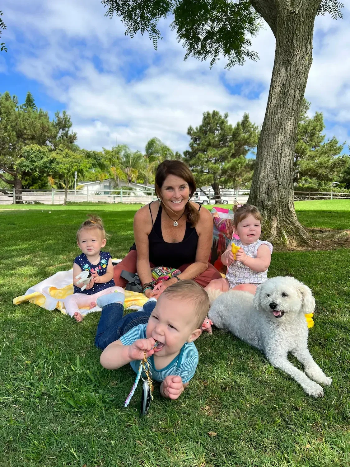 laura-greer-with-toddlers-and-dog-park-encinitas.webp