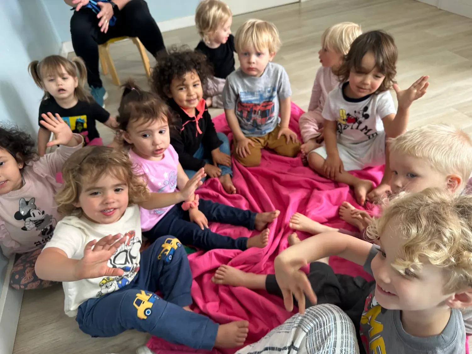 preschool-group-musical-sign-and-sign-classroom-encinitas.webp