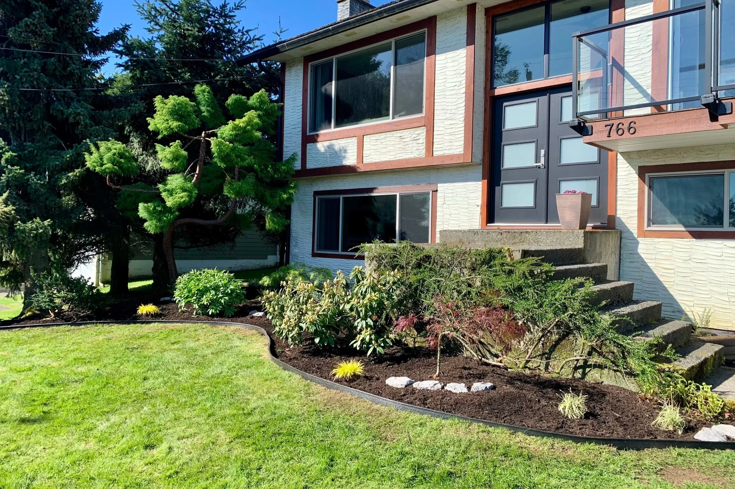 Garden renovation, yard cleanup, mulching