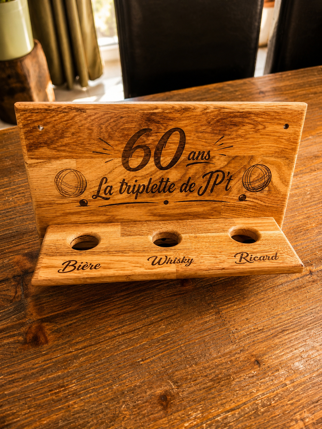 Support en bois personnalisé pour boules de pétanque avec gravure sur mesure