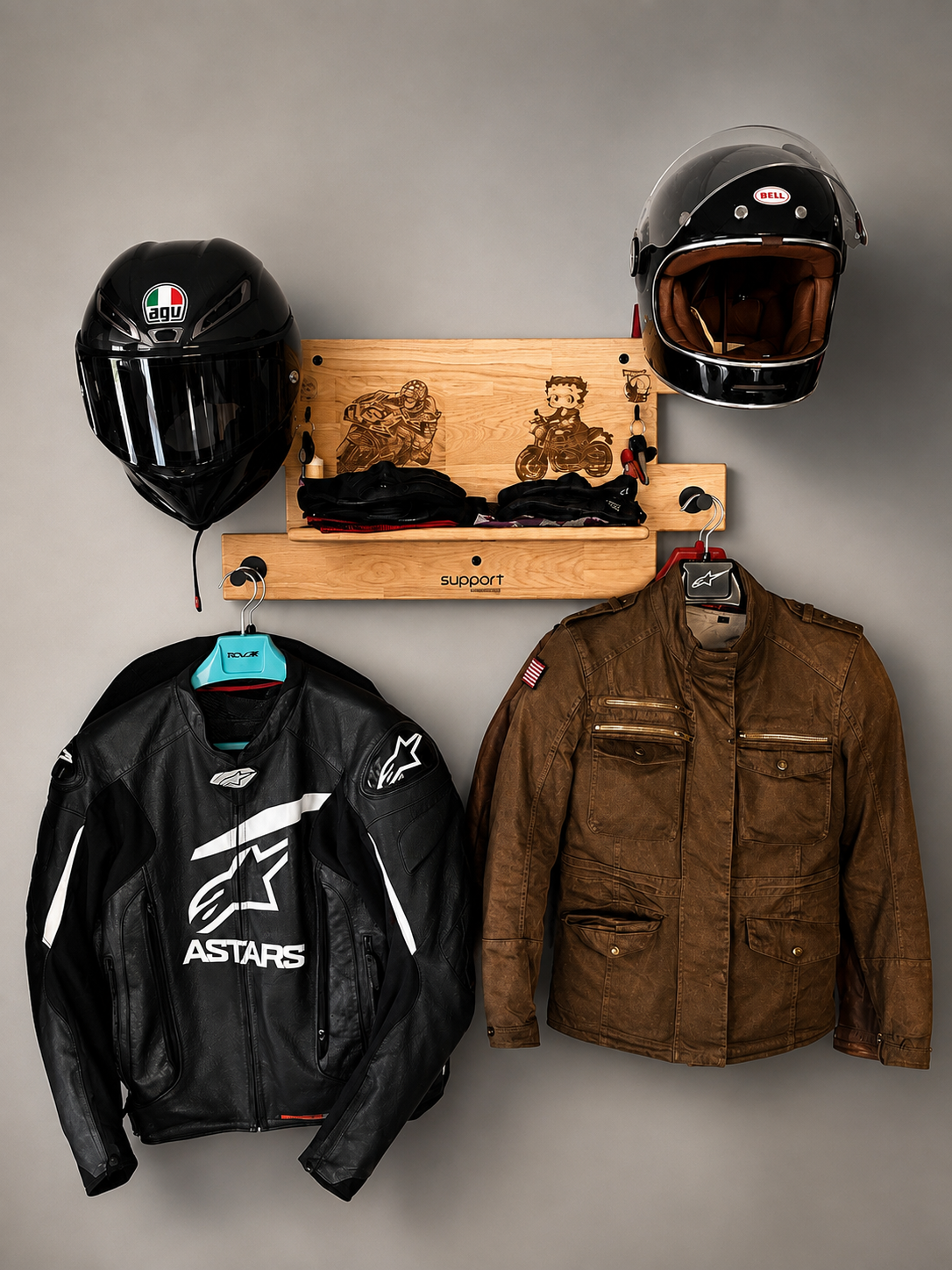 Support personnalisé en bois pour casque, blouson et accessoires moto