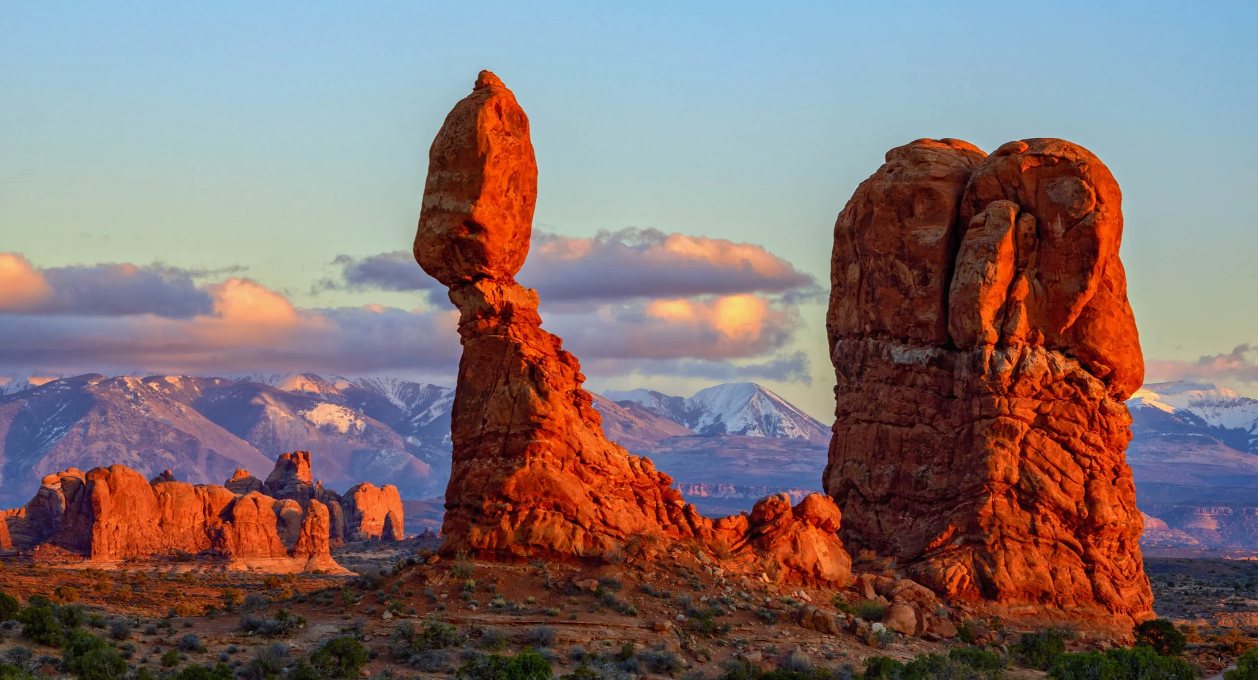 Balanced Rock, Arches National Park, Utah, USA