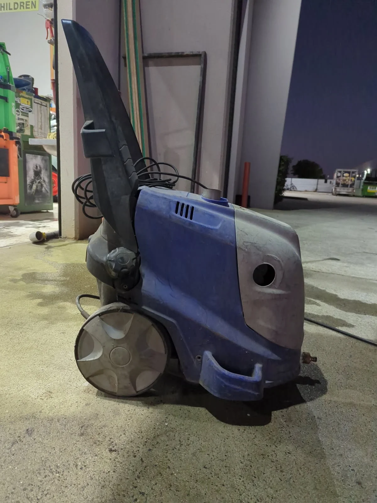 Saber Electric Diesel Hot Washer - Working
