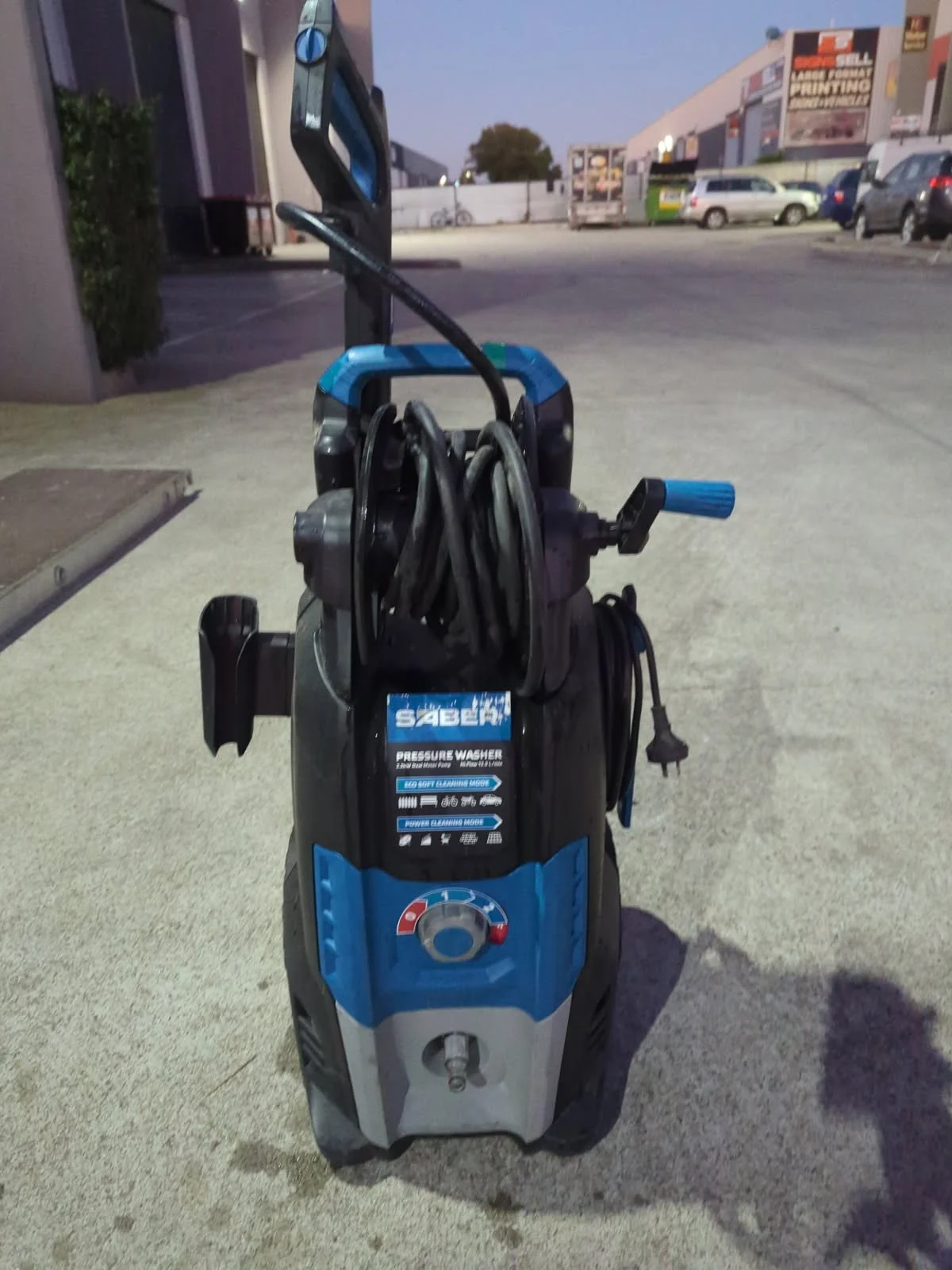Saber Electric Pressure Washer - Working