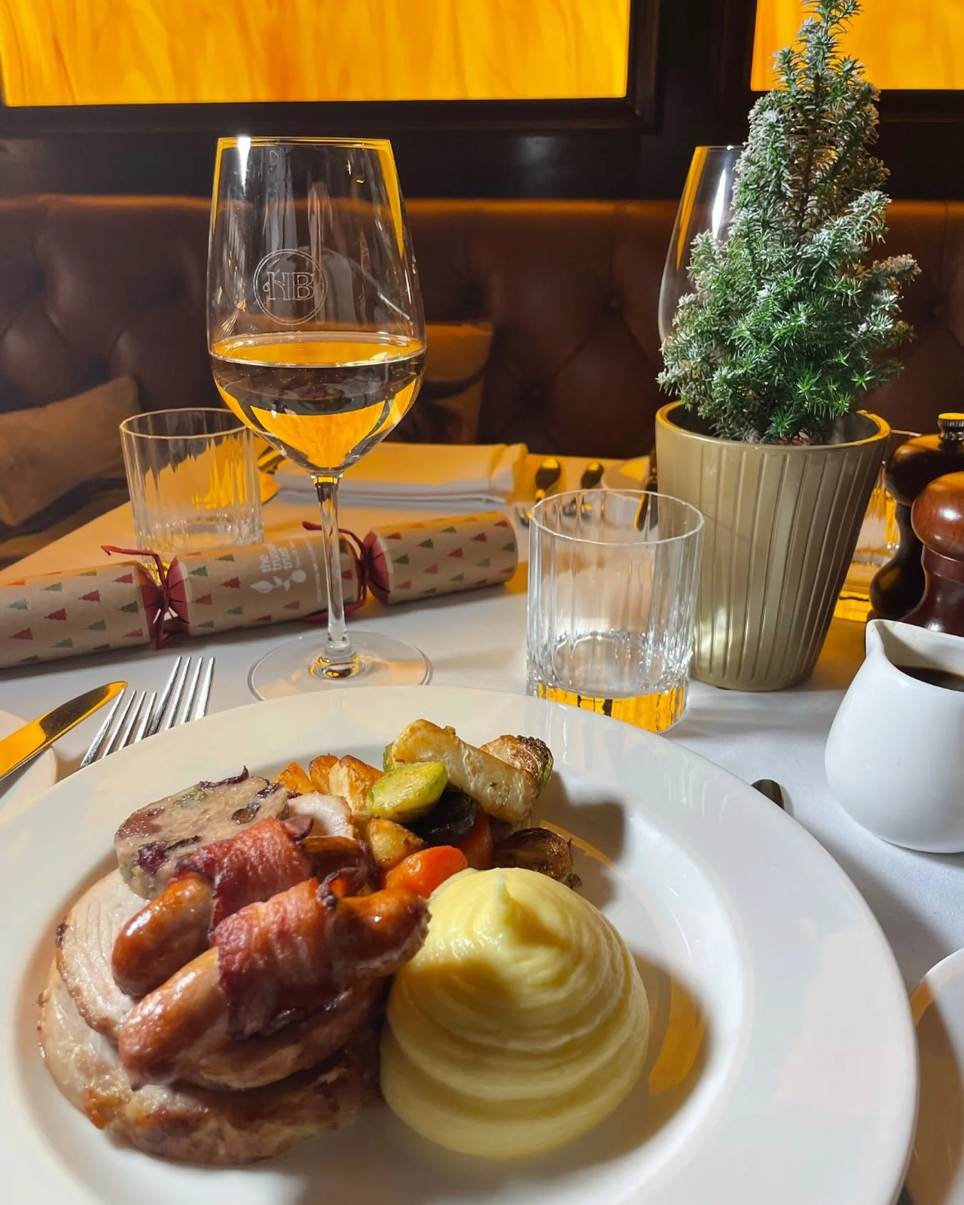 🎄 Christmas is already booking up fast! 🎄

If you needed a reminder of just how good Christmas dinner at Hibou is&hellip; this is it. 🍽️✨

Gather your family, friends, and colleagues for a festive feast to remember. Tables are filling quickly, so 