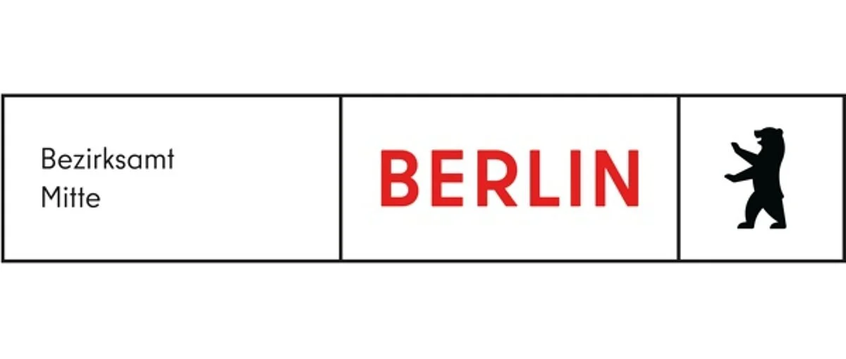 Einbürgerungsstempel aus Berlin mit Bezirksangabe Mitte, rotem Stadtname und Bären-Logo.