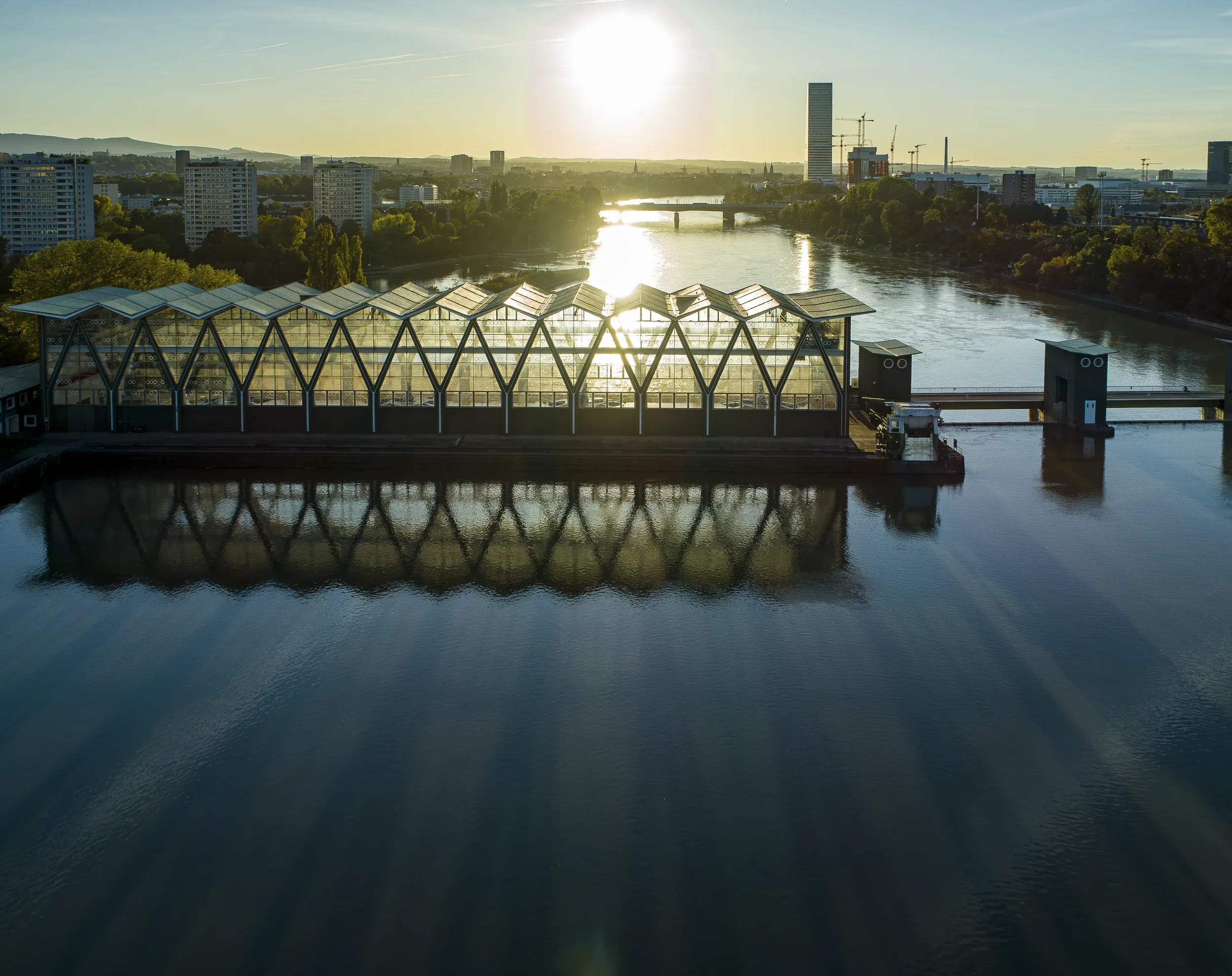 Drohnenfoto, Rheinkraftwerk Birsfelden bei Basel