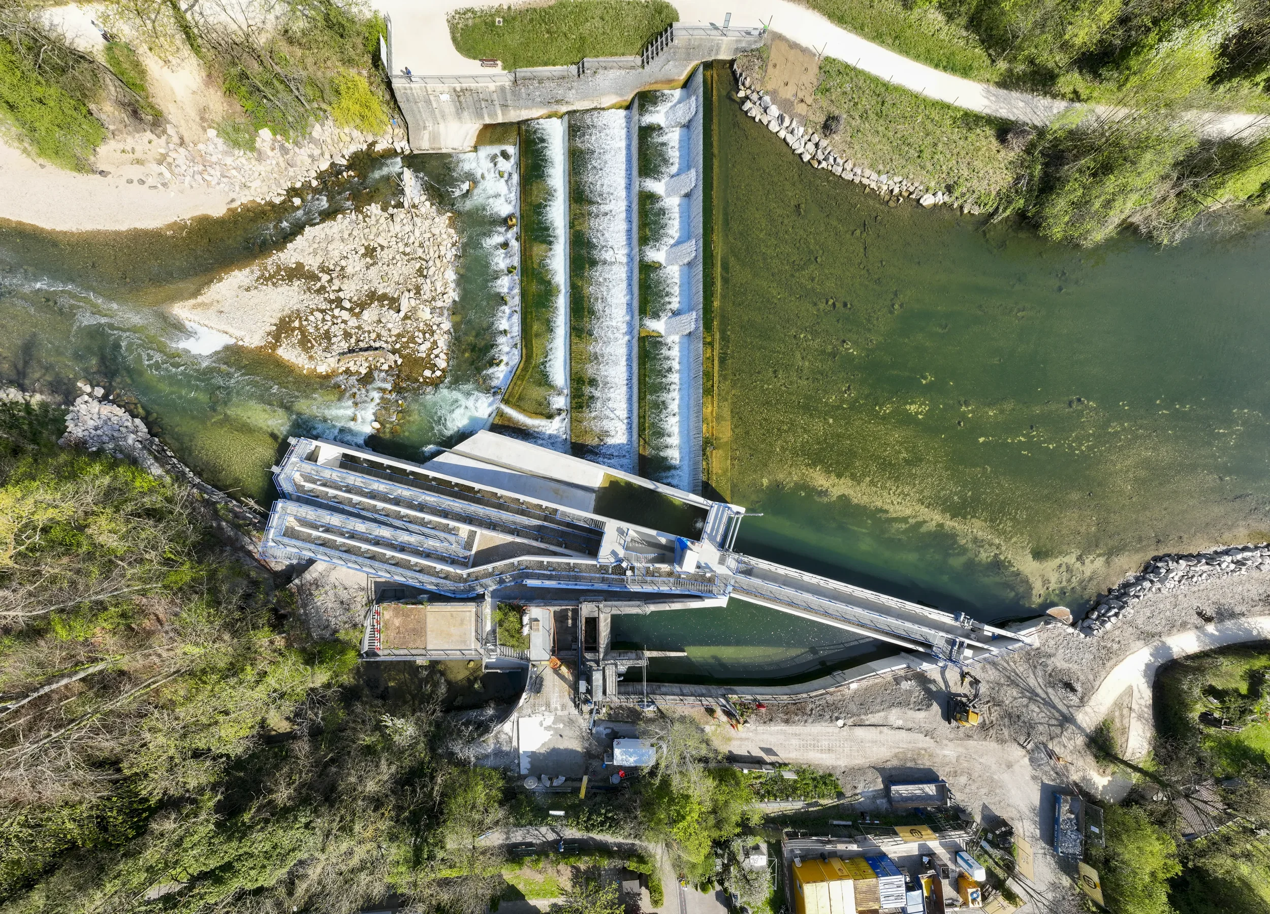 Drohnenfoto, Kleinwasserkraftwerk «Neue Welt» an der Birs in Birsfelden